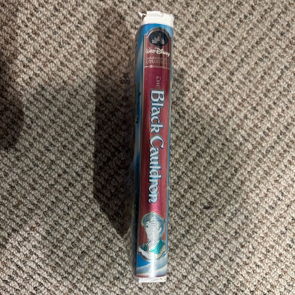 Disney’s Masterpiece The Black Cauldron VHS - Picture 8 of 11